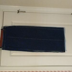 Dark denim skirt 🤑